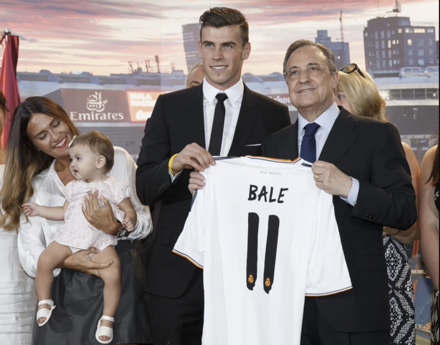 Gareth Bale tuy&ecirc;n bố giải nghệ, Xứ Wales tiếc nhớ thủ lĩnh si&ecirc;u sao - Ảnh 5.