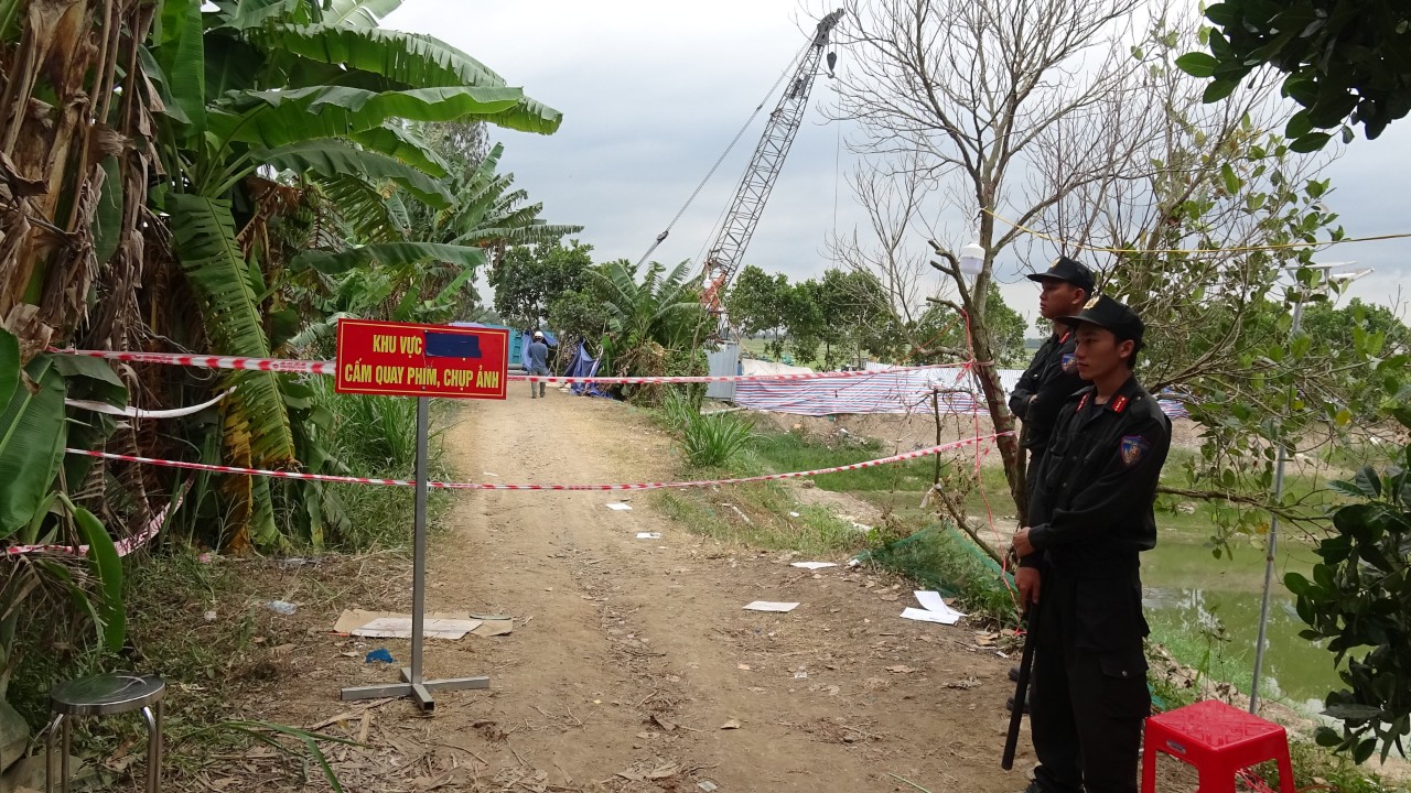 Bé trai lọt vào trụ bê-tông: 2 khó khăn trong ngày cứu hộ thứ 10