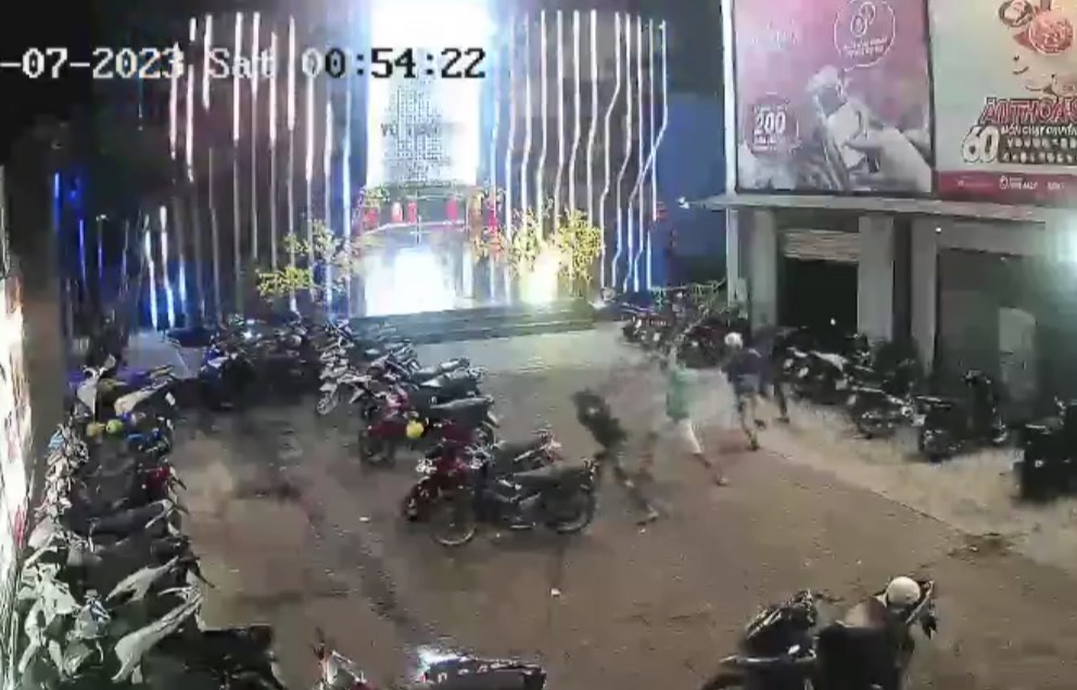 Chém nhau kinh hoàng trước quán bar ở Bình Dương: Đã bắt những đối tượng đầu tiên