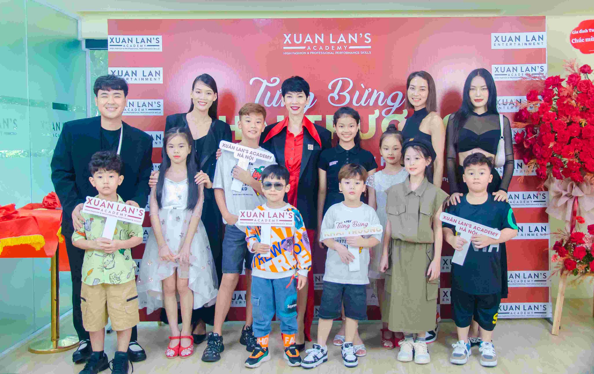 Si&ecirc;u mẫu Xu&acirc;n Lan mở th&ecirc;m học viện đ&agrave;o tạo mẫu nh&iacute; - Ảnh 1.