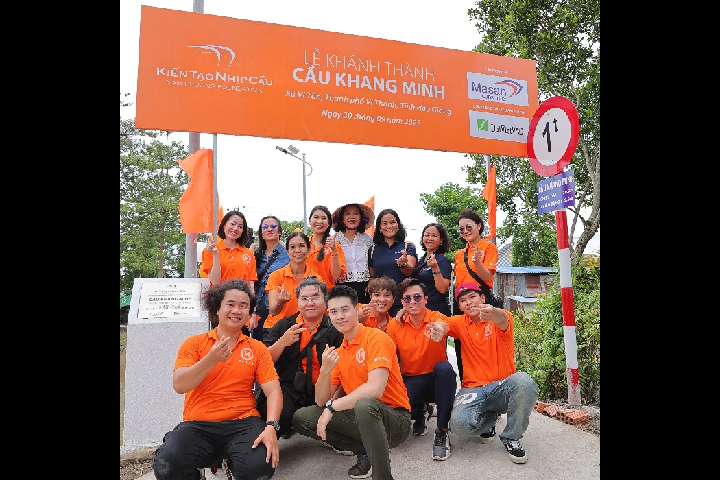Quỹ Nam Phương kh&aacute;nh th&agrave;nh cầu Khang Minh (Hậu Giang): Trẻ em an t&acirc;m đến trường - Ảnh 3.