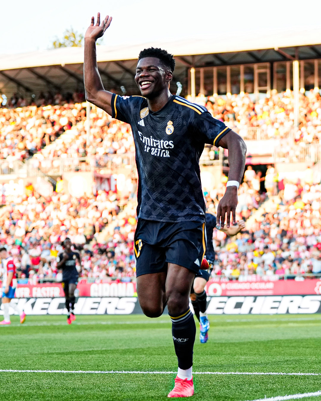 Giải m&atilde; hiện tượng Girona, Real Madrid trở lại ng&ocirc;i đầu La Liga - Ảnh 1.