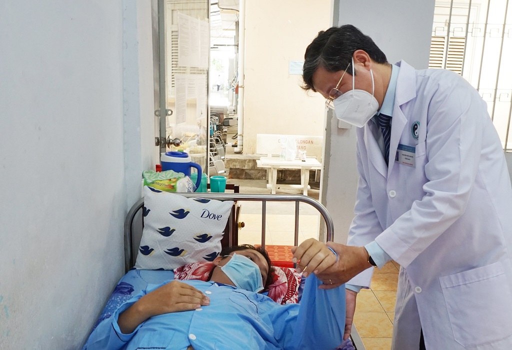 Long An: N&acirc;ng cao năng lực bảo vệ v&agrave; chăm s&oacute;c sức khỏe nh&acirc;n d&acirc;n - Ảnh 1.