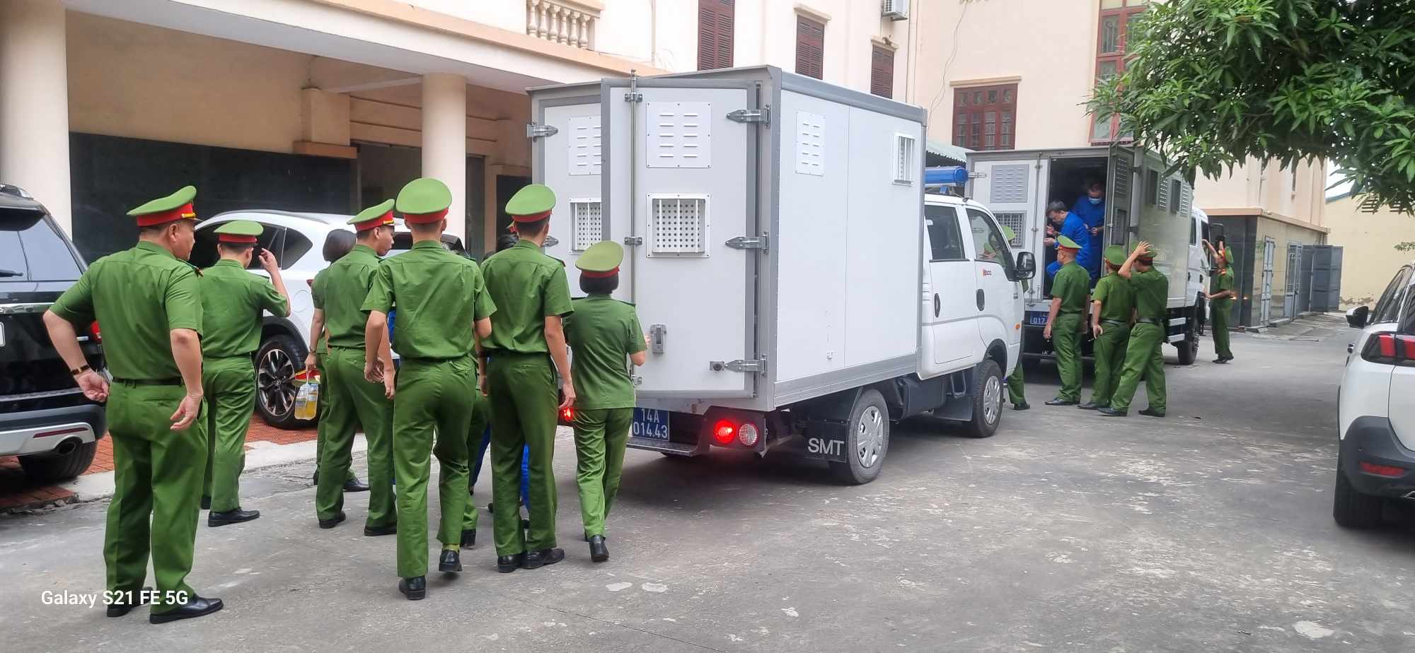 Cựu Giám đốc Sở GD-ĐT nhận vali tiền chúc tết cùng 16 bị cáo hầu tòa - Ảnh 4.