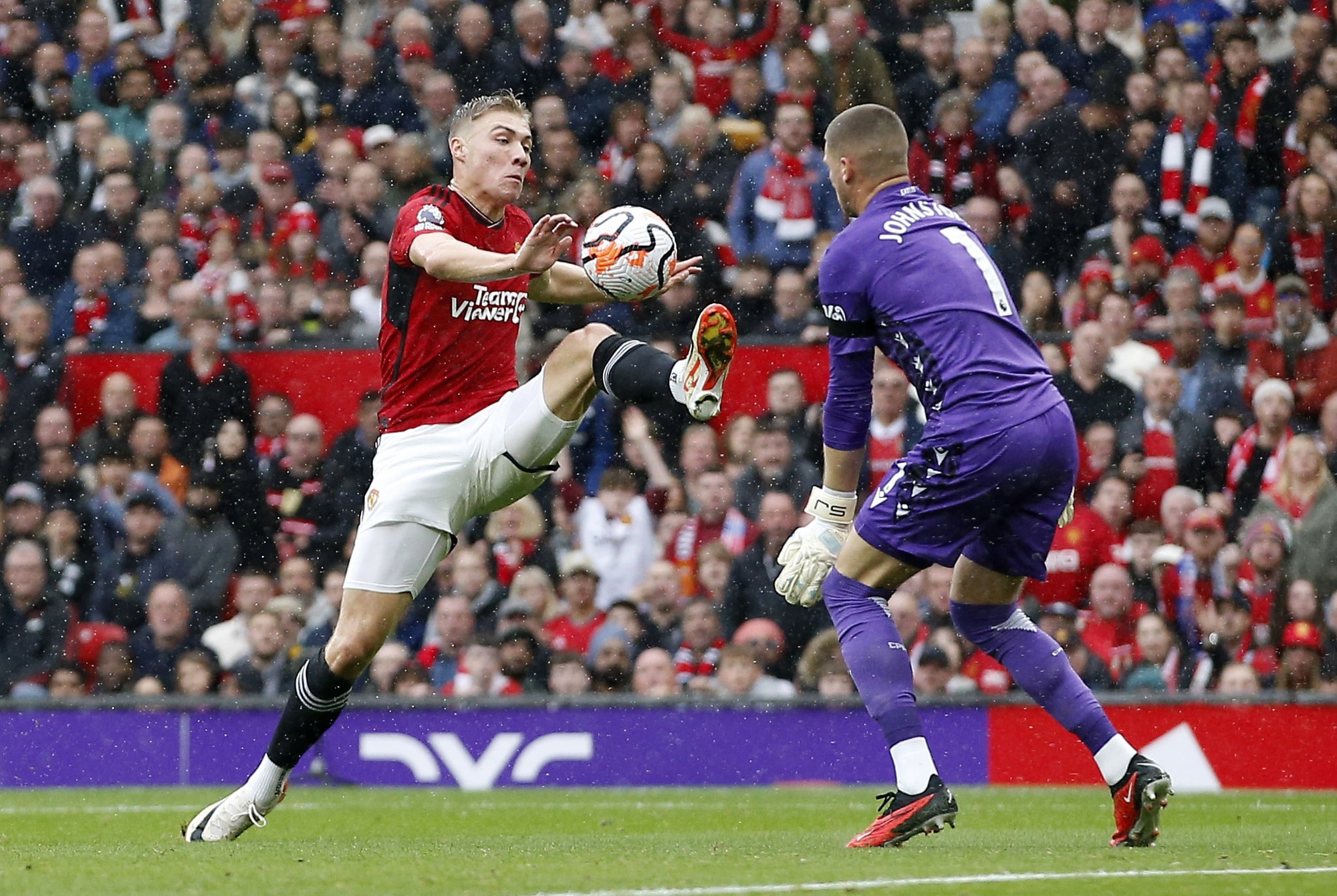 Truyền thông Anh châm ngòi cuộc chiến trên hàng công Man United - Ảnh 5.