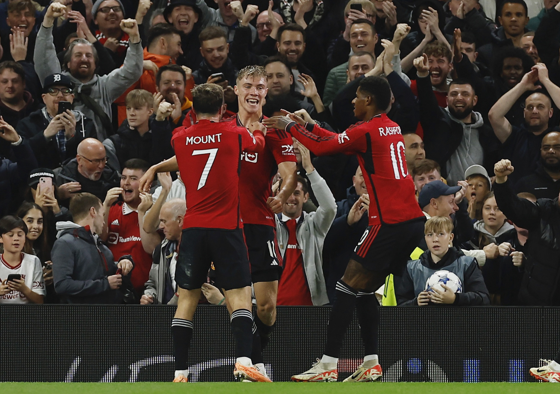 Truyền thông Anh châm ngòi cuộc chiến trên hàng công Man United - Ảnh 8.
