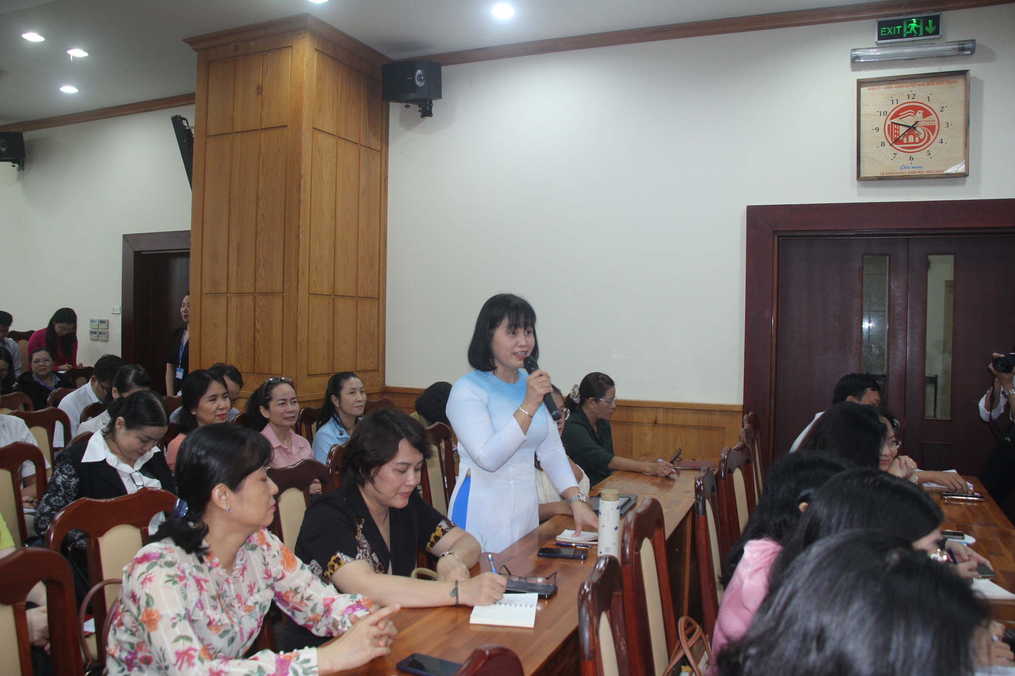 Trường học tại TP HCM gặp khó khi xếp thời khóa biểu - Ảnh 2.
