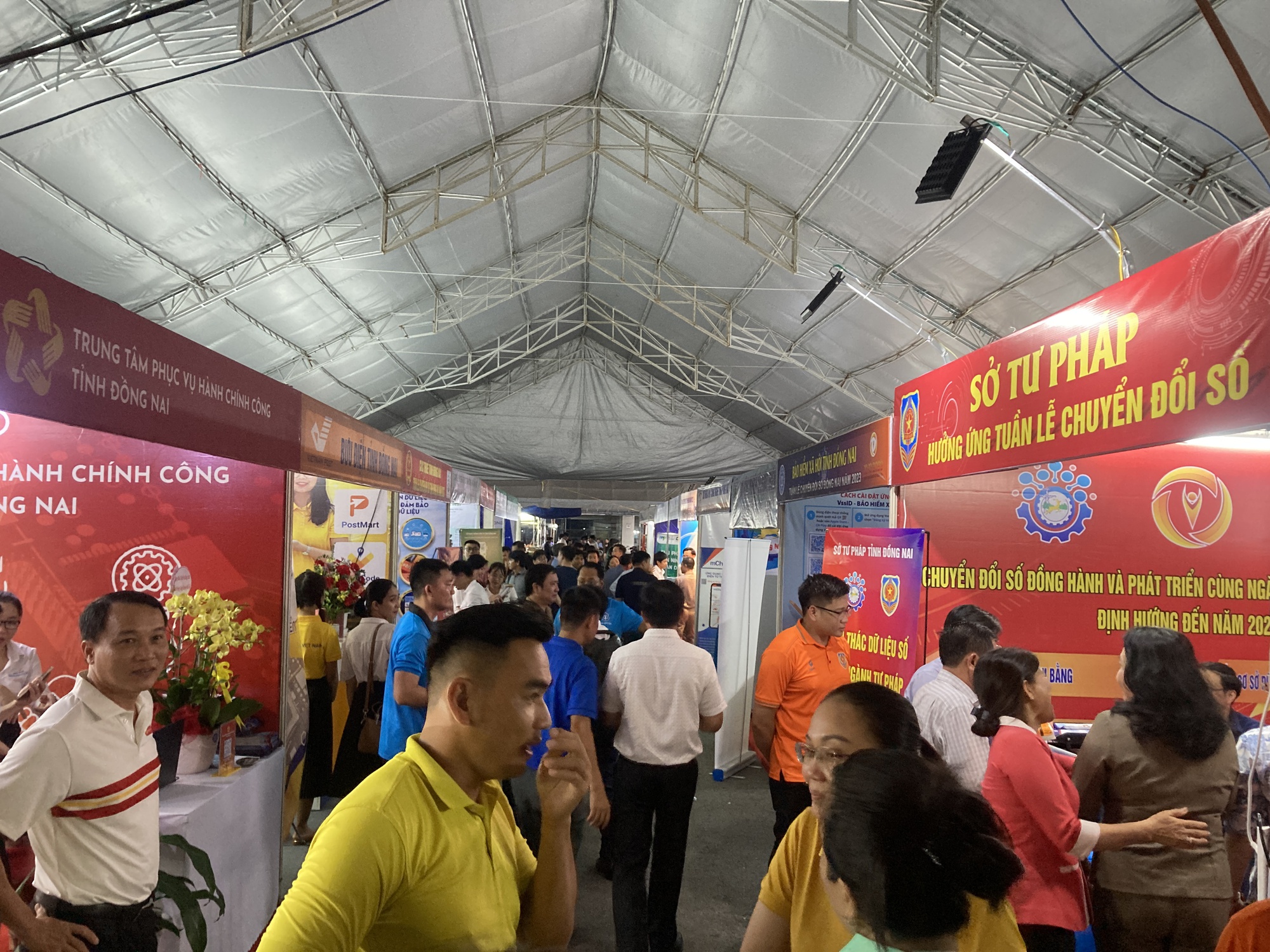 Khai mạc sự kiện Tuần lễ chuyển đổi số đầu ti&ecirc;n tại Đồng Nai - Ảnh 7.