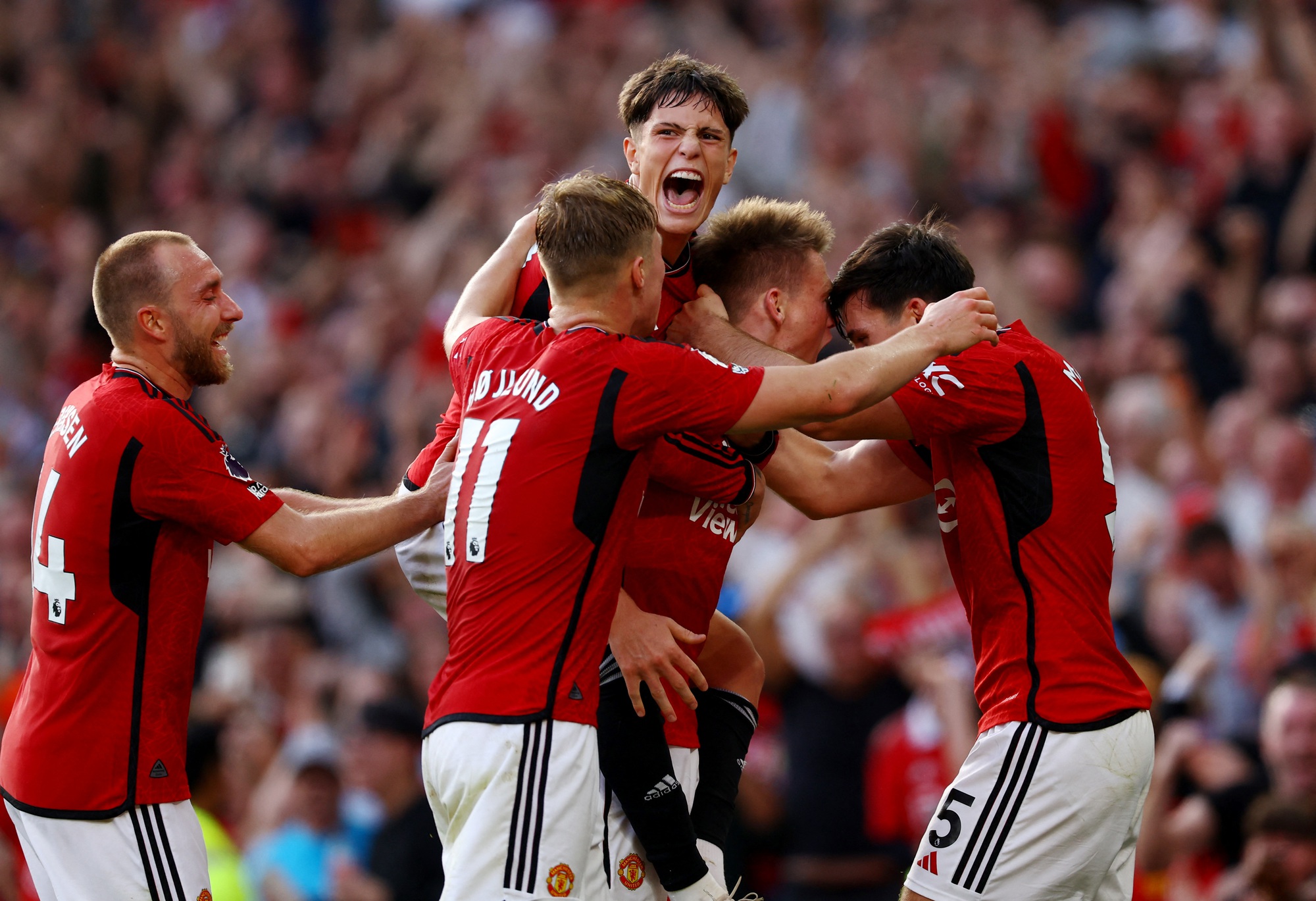 Truyền thông Anh châm ngòi cuộc chiến trên hàng công Man United - Ảnh 1.