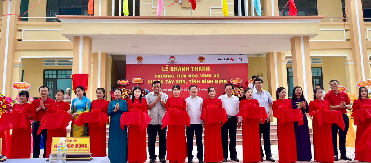 Vietlott xây trường cho học sinh dân tộc Ba Na - Ảnh 1.