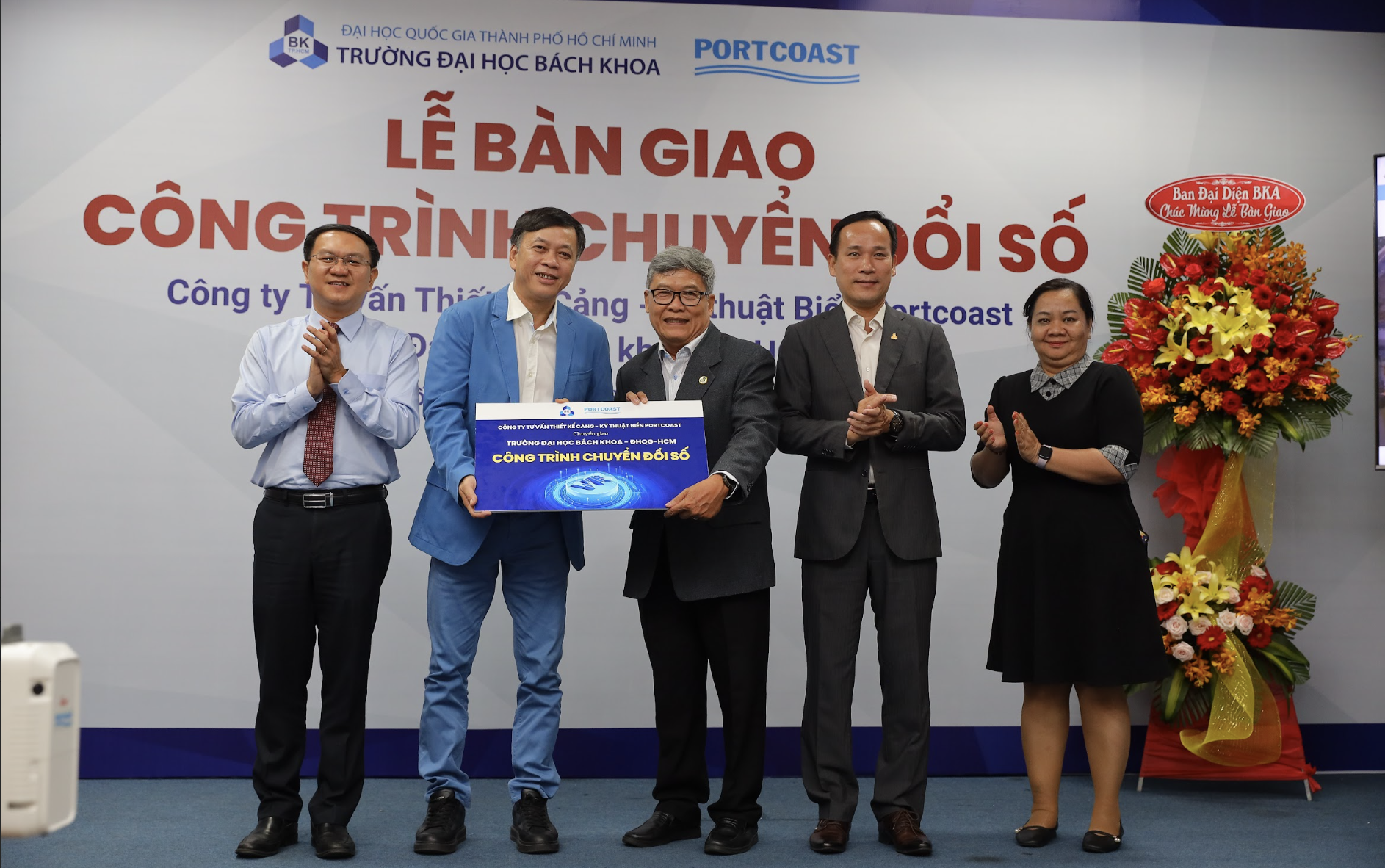 Trường ĐH Bách khoa TP HCM tiếp nhận công trình chuyển đổi số - Ảnh 3.