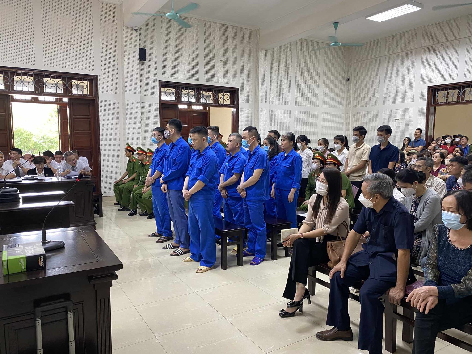 Cựu Giám đốc Sở GD-ĐT nhận vali tiền chúc tết cùng 16 bị cáo hầu tòa - Ảnh 8.