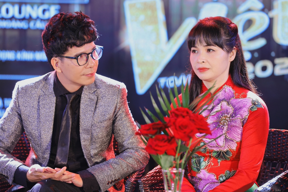 Thu Minh, Quang L&ecirc; ngồi ghế n&oacute;ng t&igrave;m kiếm Tiếng h&aacute;t Việt to&agrave;n cầu - Ảnh 1.
