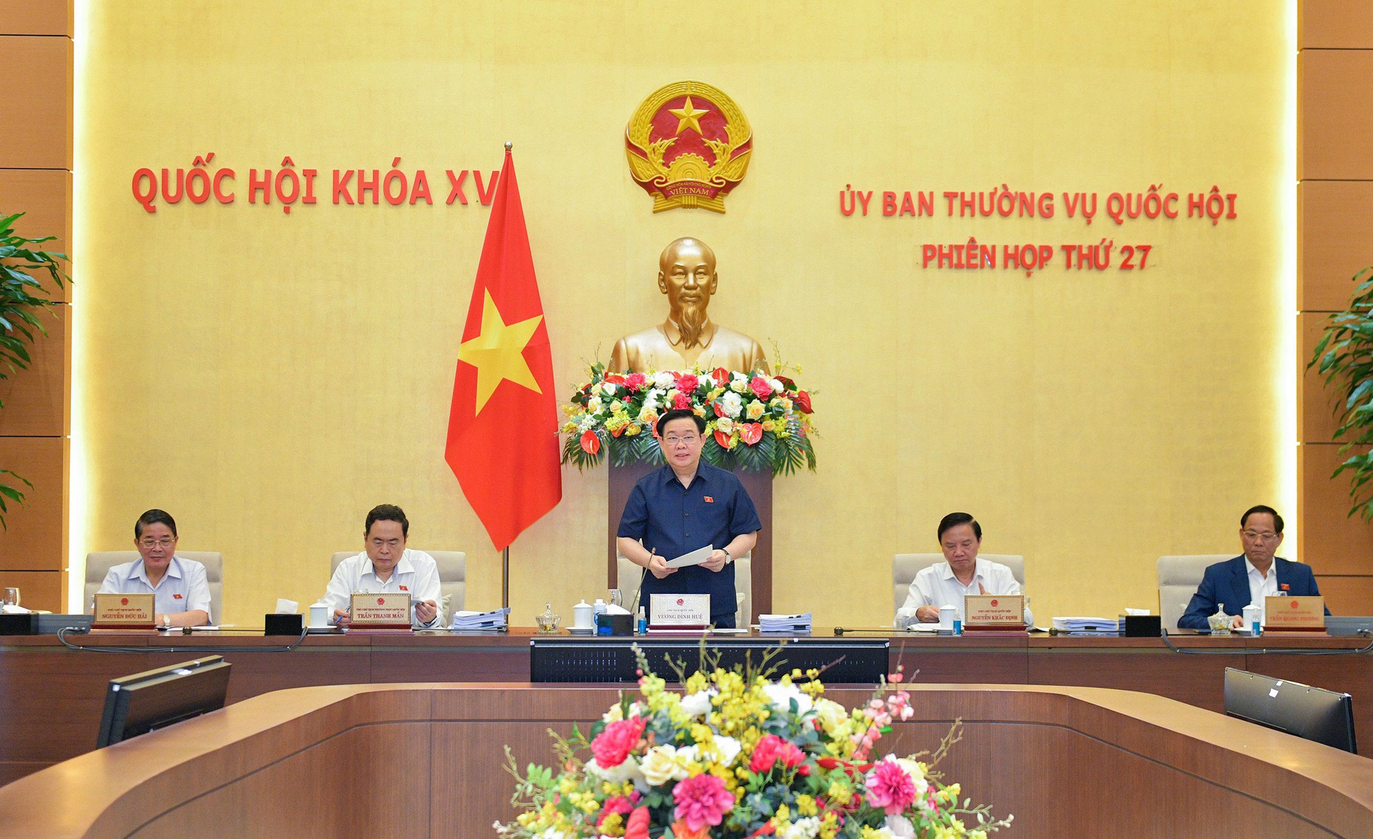 Cho &yacute; kiến về lộ tr&igrave;nh cải c&aacute;ch tiền lương - Ảnh 1.