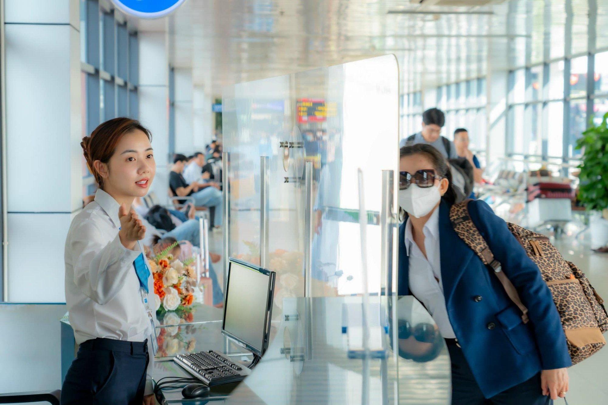 Kh&aacute;ch Nhật gửi thư cảm ơn nữ nh&acirc;n vi&ecirc;n s&acirc;n bay Nội B&agrave;i ngay khi vừa về nước - Ảnh 3.