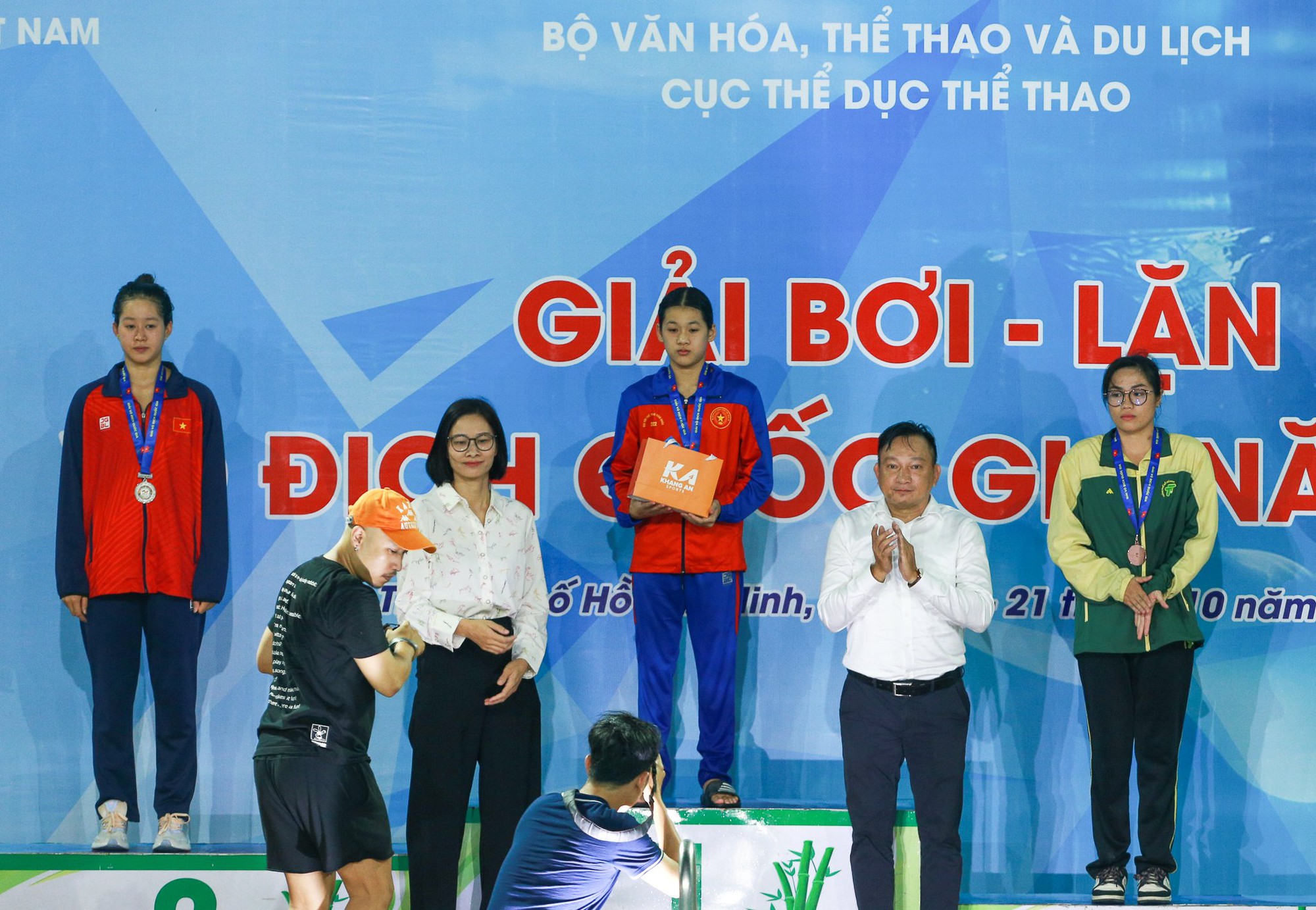 K&igrave;nh ngư 14 tuổi ph&aacute; kỷ lục Giải bơi v&ocirc; địch quốc gia 2023, kh&ocirc;ng c&oacute; bất ngờ ở suất dự Olympic - Ảnh 1.