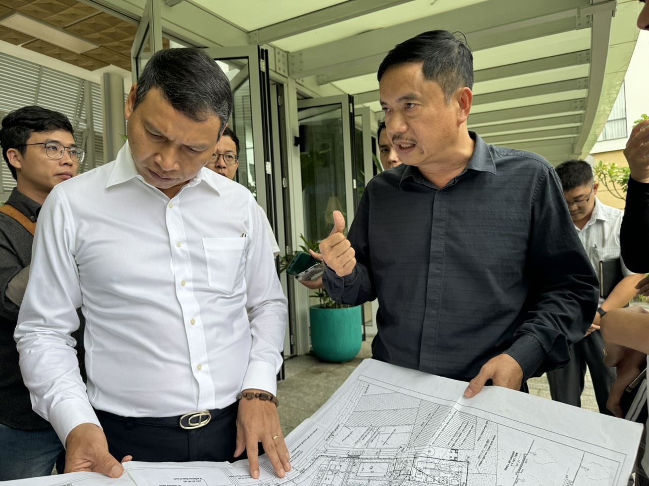 L&atilde;nh đạo Đ&agrave; Nẵng kiểm tra dự &aacute;n ven biển sau kiến nghị tiền thu&ecirc; đất qu&aacute; cao - Ảnh 3.