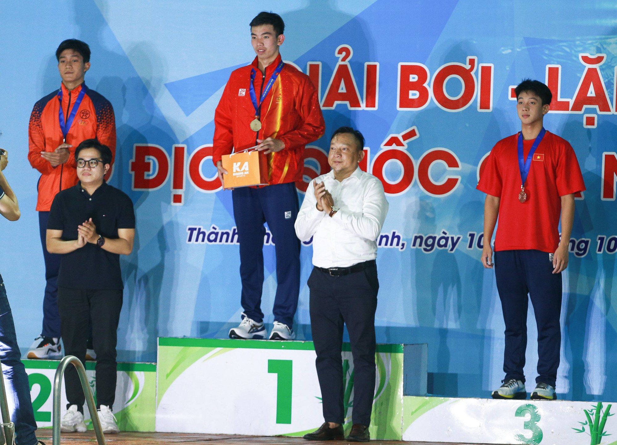 K&igrave;nh ngư 14 tuổi ph&aacute; kỷ lục Giải bơi v&ocirc; địch quốc gia 2023, kh&ocirc;ng c&oacute; bất ngờ ở suất dự Olympic - Ảnh 3.