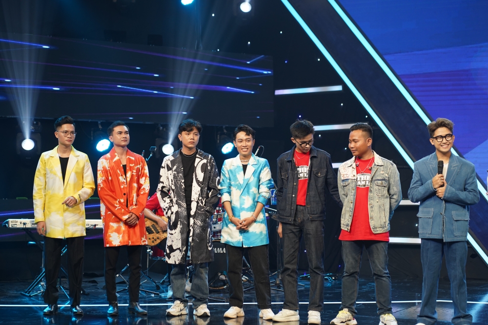 Khoác áo mới cho 2 siêu hit hơn 400 triệu views - "Sóng gió" và "Bạc phận"