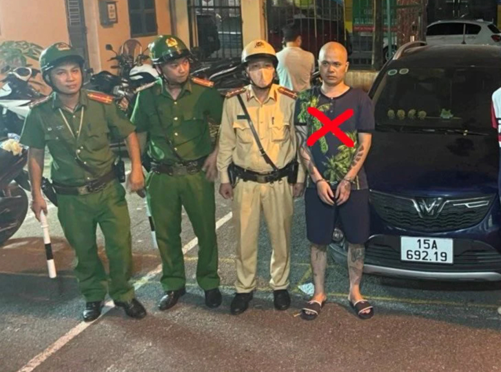 Nam thanh niên xăm trổ xúc phạm, tấn công CSGT