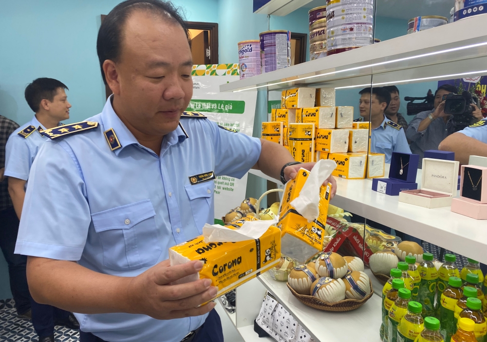 Cận cảnh "hàng thật - hàng fake" khiến người tiêu dùng bị đánh lừa