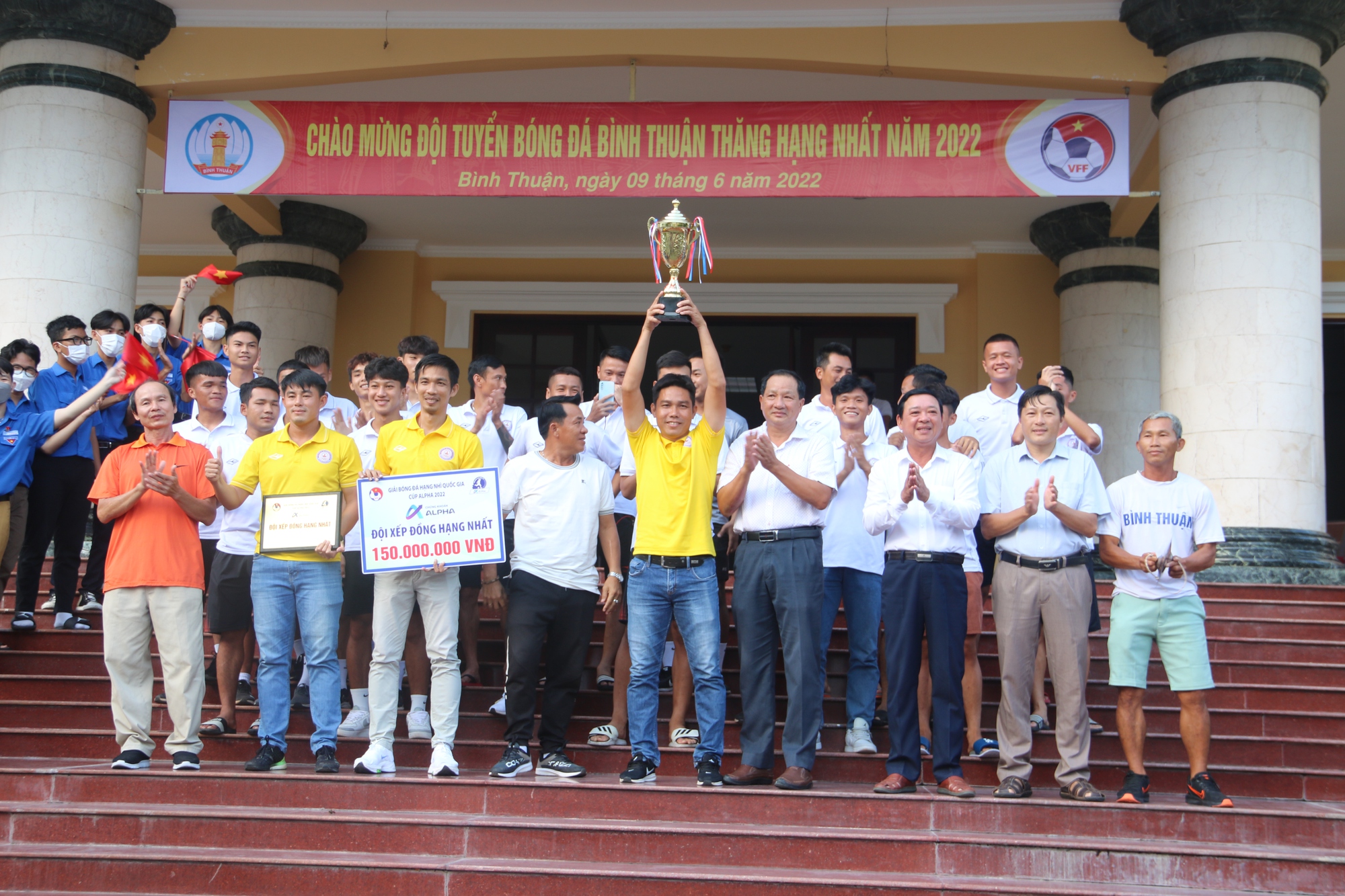 Cầu thủ tố bị &ldquo;cắt x&eacute;n&rdquo; tiền khi thi đấu giải hạng Nhất, tỉnh B&igrave;nh Thuận n&oacute;i g&igrave;? - Ảnh 1.