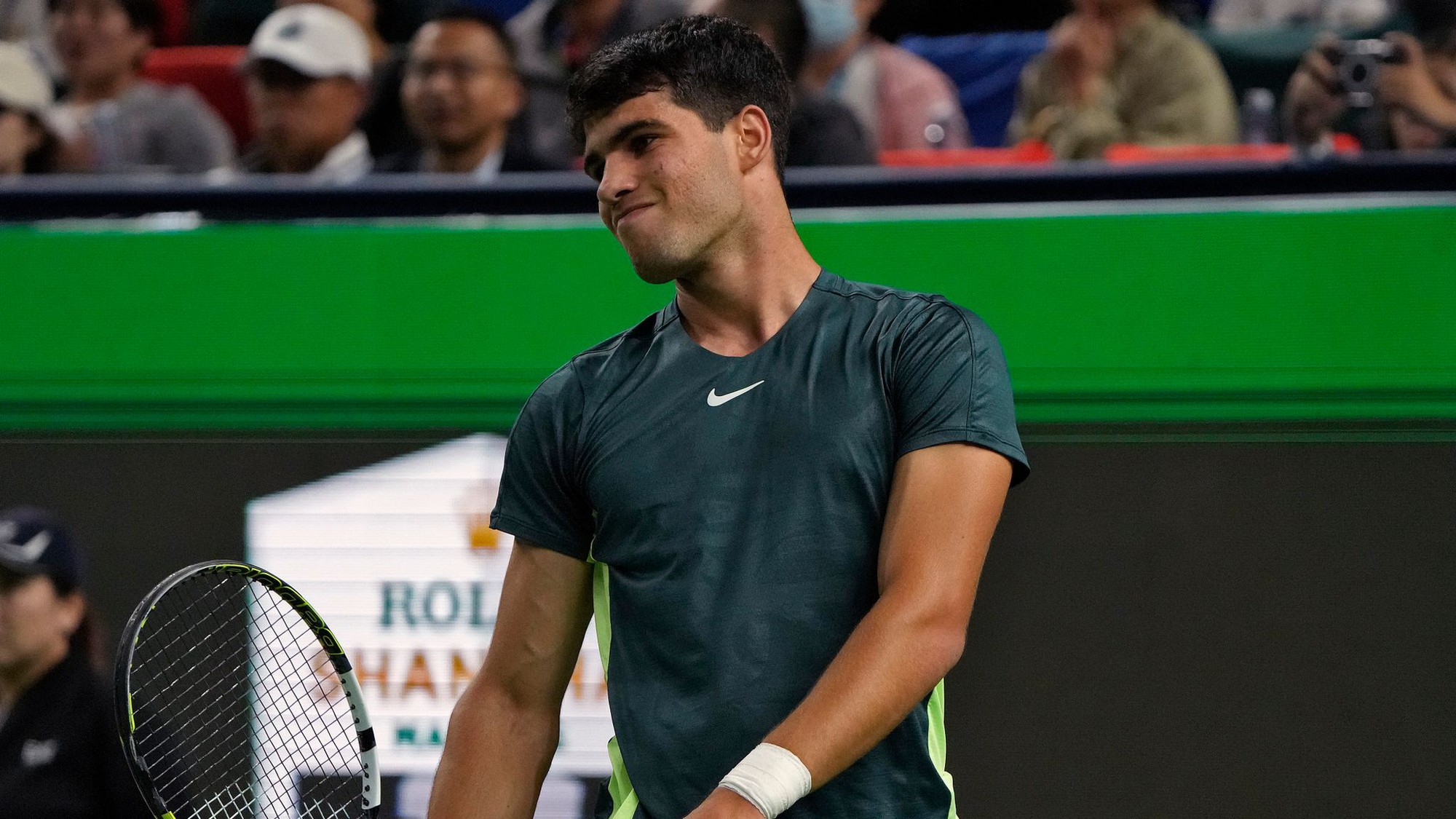 Alcaraz thua sốc, bỏ lỡ cơ hội rút ngắn vị trí số 1 của Djokovic