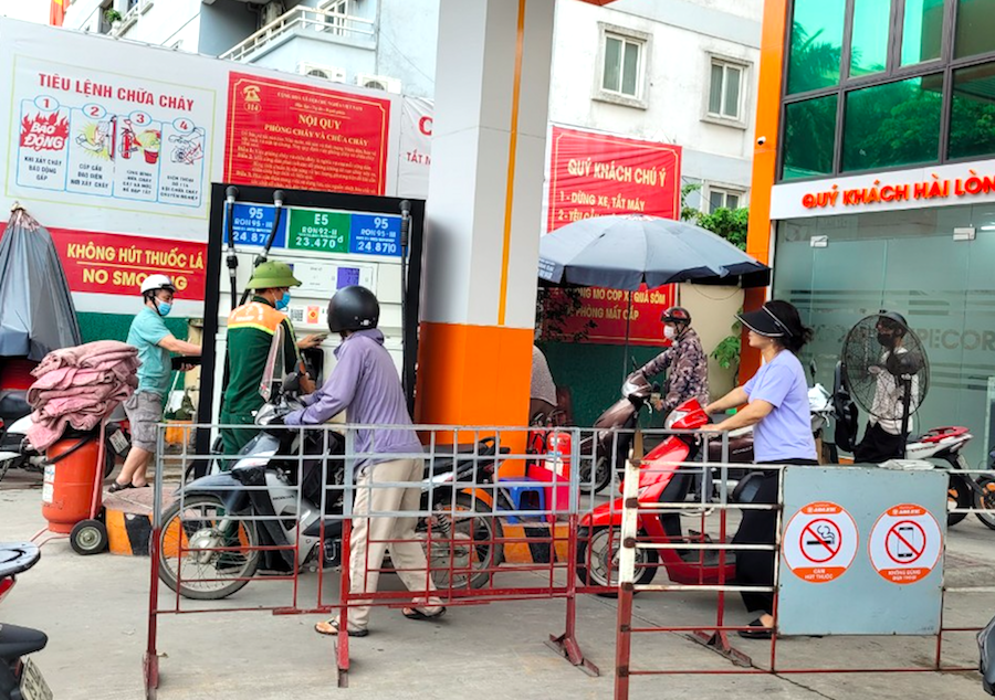 Đề xuất cố định điều chỉnh gi&aacute; xăng dầu v&agrave;o thứ Năm hằng tuần, thay v&igrave; 10 ng&agrave;y - Ảnh 1.