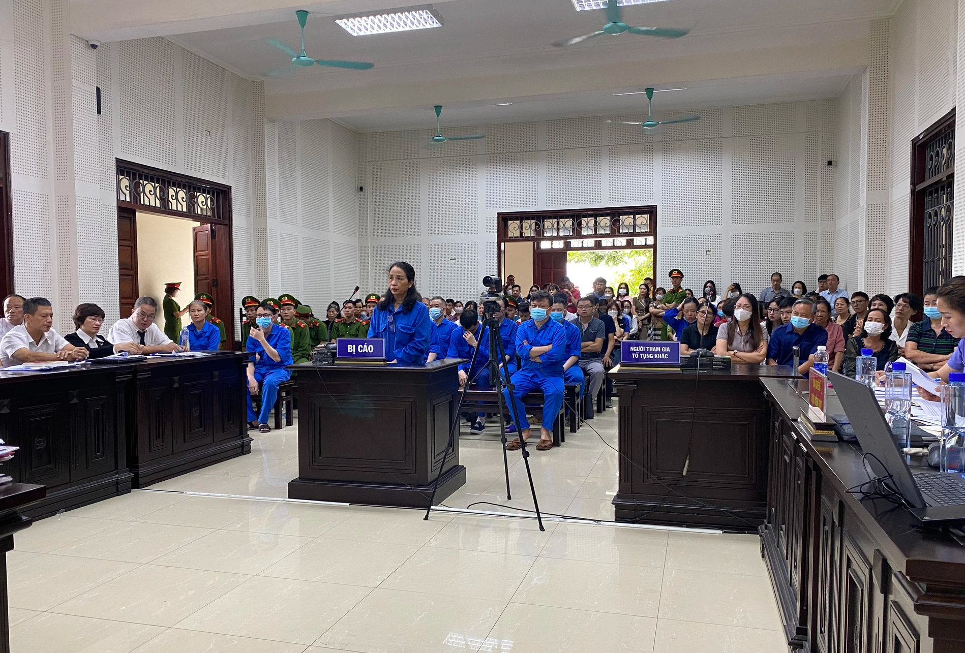 Cựu Gi&aacute;m đốc Sở GD-ĐT Quảng Ninh bị đề nghị mức &aacute;n 15-17 năm t&ugrave; - Ảnh 1.