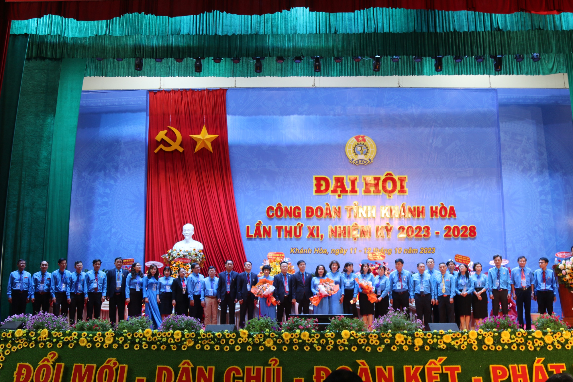 C&ocirc;ng đo&agrave;n ti&ecirc;n phong x&acirc;y dựng Kh&aacute;nh Ho&agrave; trở th&agrave;nh th&agrave;nh phố trực thuộc Trung ương - Ảnh 8.