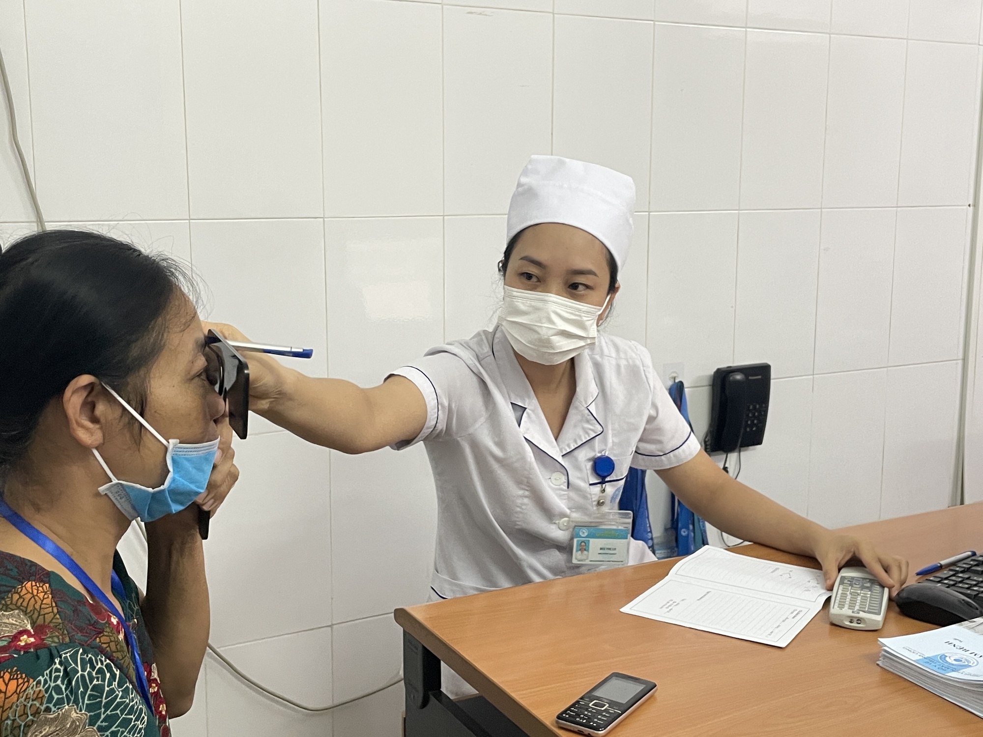 L&yacute; do hơn 30% người bị m&ugrave; lo&agrave; kh&ocirc;ng thể chữa bệnh - Ảnh 1.
