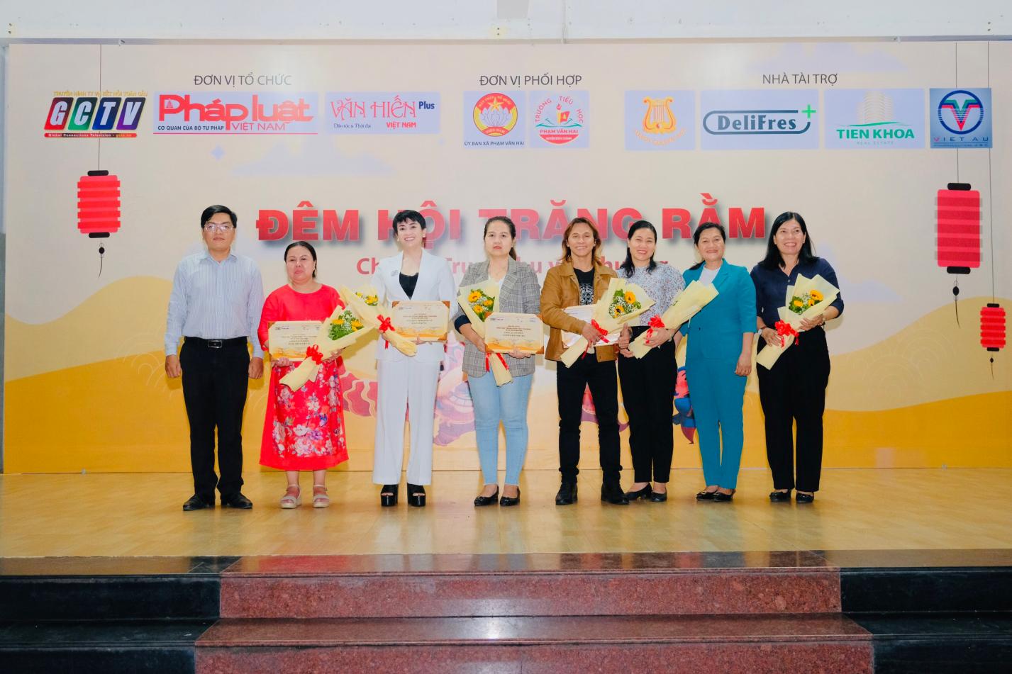 BĐS Tiến Khoa trao tặng 1.000 phần quà cho trẻ em có hoàn cảnh khó khăn