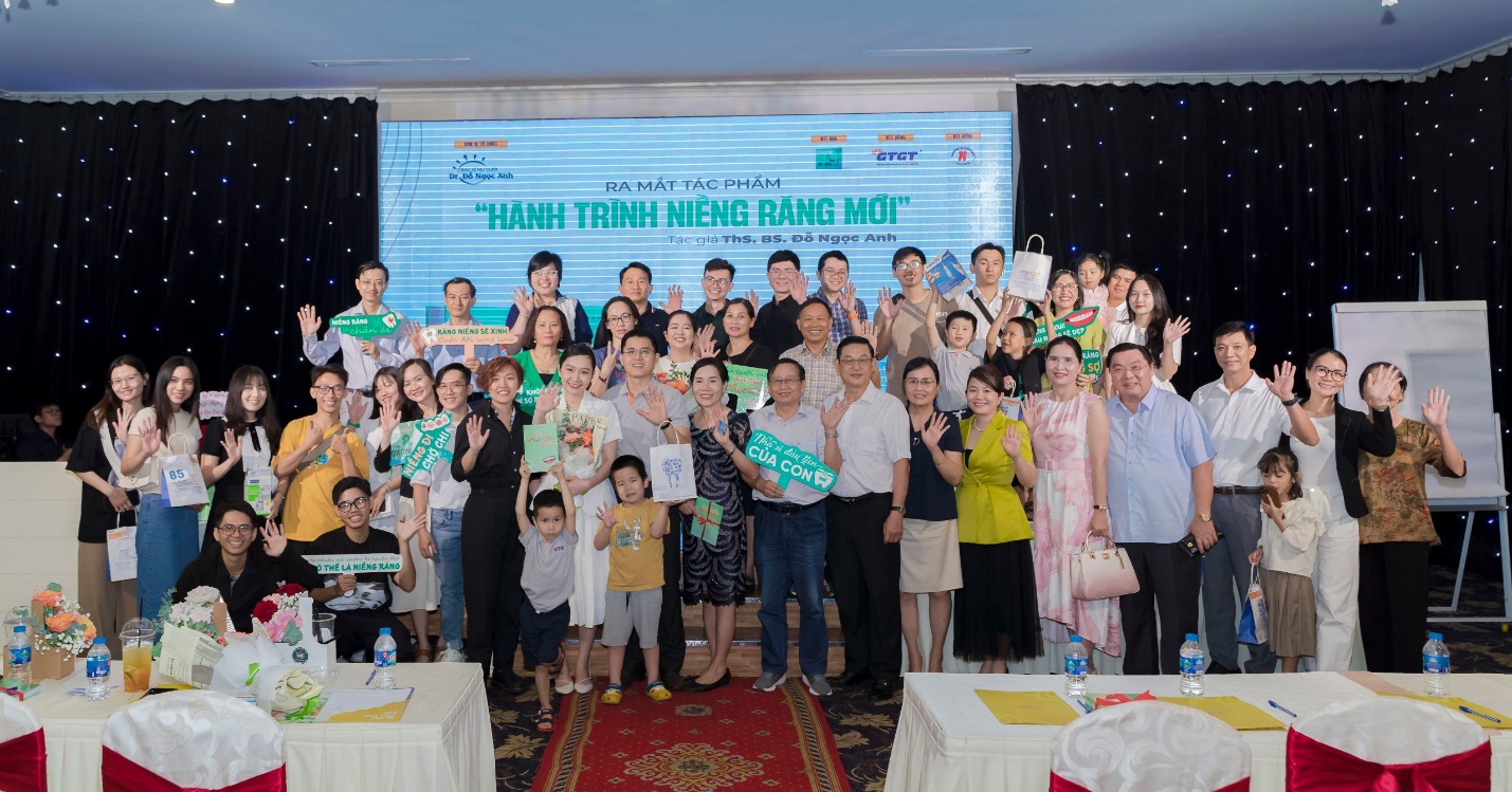 Ra mắt cuốn sách "Hành trình niềng răng mới"
