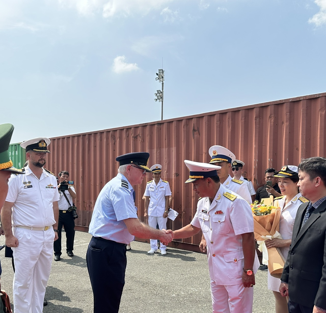 T&agrave;u Hải qu&acirc;n Ho&agrave;ng gia &Uacute;c HMAS TOOWOOMBA trở lại TP HCM - Ảnh 11.