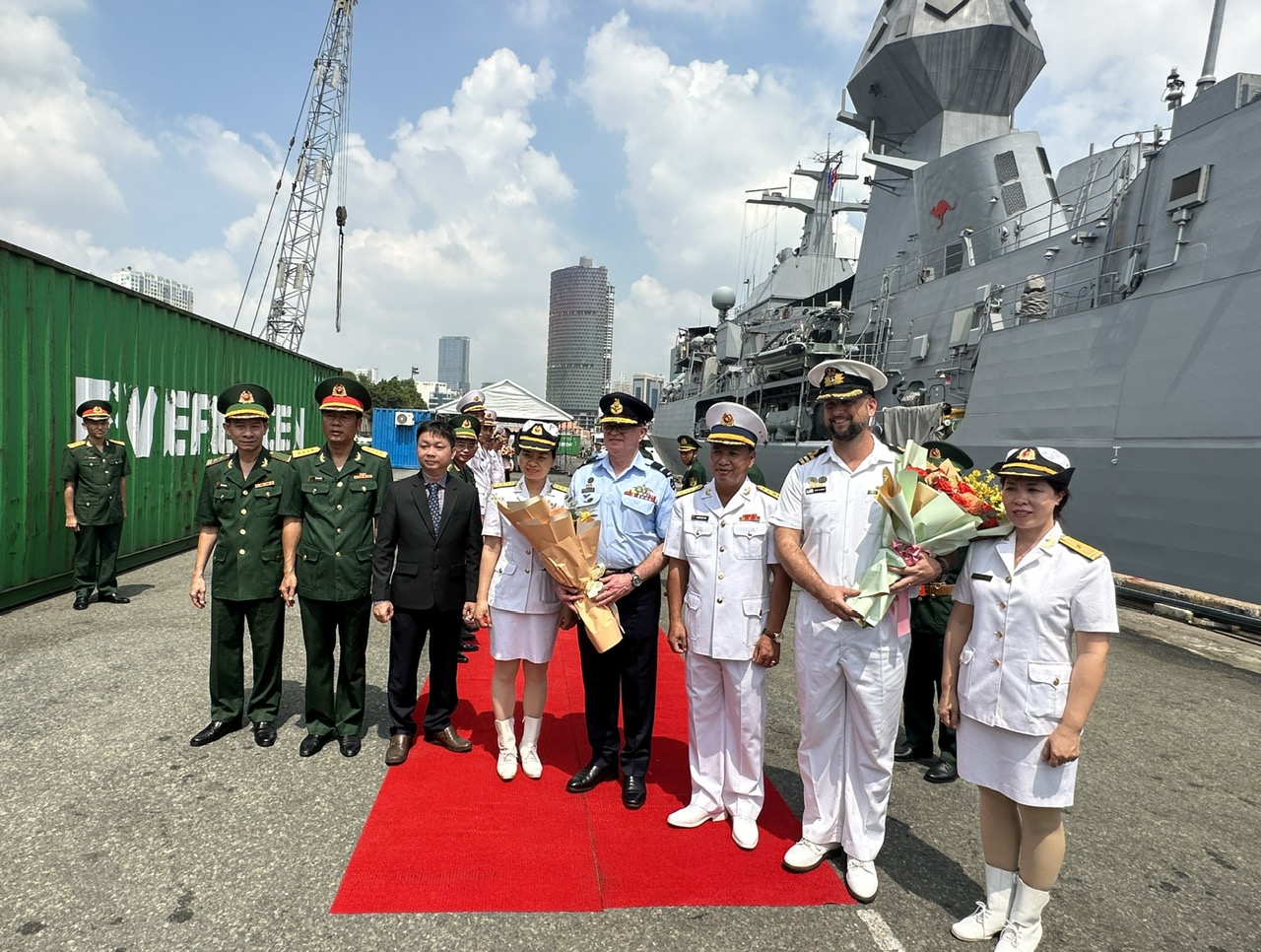 T&agrave;u Hải qu&acirc;n Ho&agrave;ng gia &Uacute;c HMAS TOOWOOMBA trở lại TP HCM - Ảnh 10.