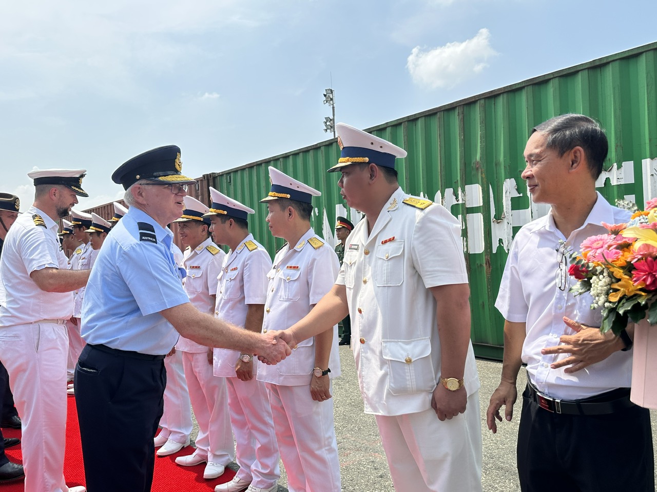 T&agrave;u Hải qu&acirc;n Ho&agrave;ng gia &Uacute;c HMAS TOOWOOMBA trở lại TP HCM - Ảnh 9.