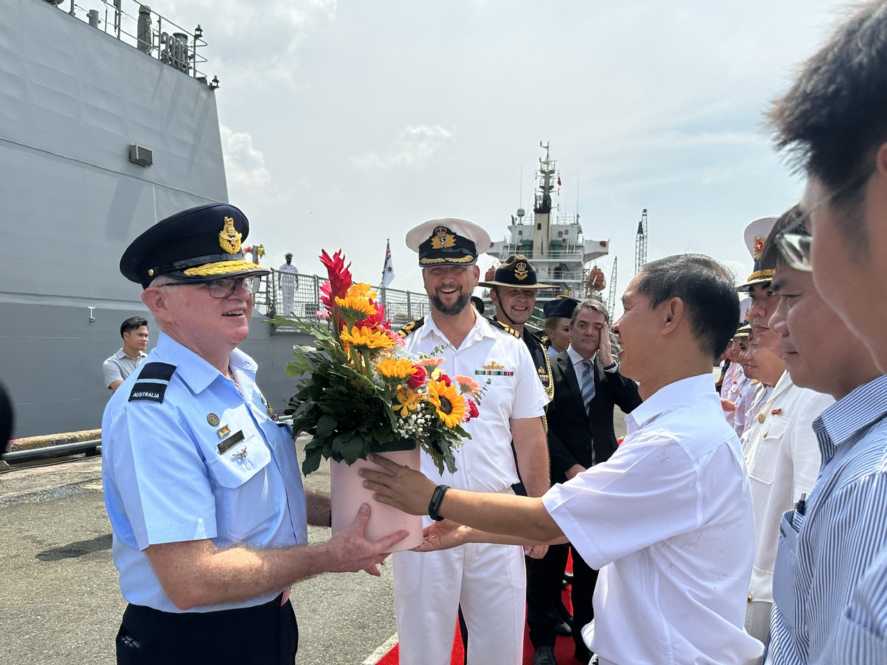T&agrave;u Hải qu&acirc;n Ho&agrave;ng gia &Uacute;c HMAS TOOWOOMBA trở lại TP HCM - Ảnh 8.
