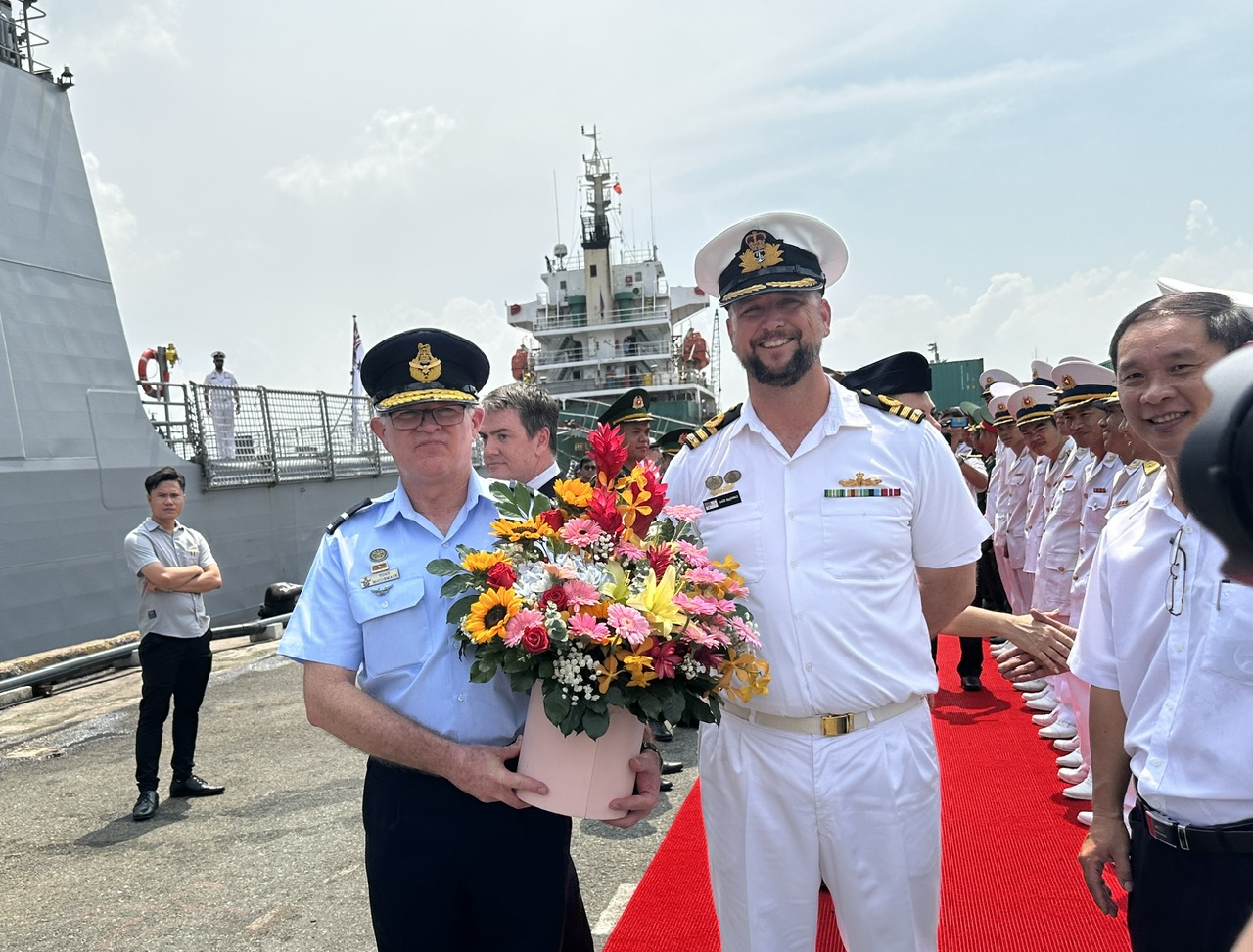 T&agrave;u Hải qu&acirc;n Ho&agrave;ng gia &Uacute;c HMAS TOOWOOMBA trở lại TP HCM - Ảnh 7.