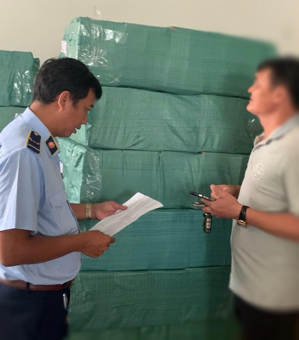 QLTT TP HCM buộc ti&ecirc;u hủy cả tấn t&uacute;i nhựa đựng thực phẩm  - Ảnh 3.