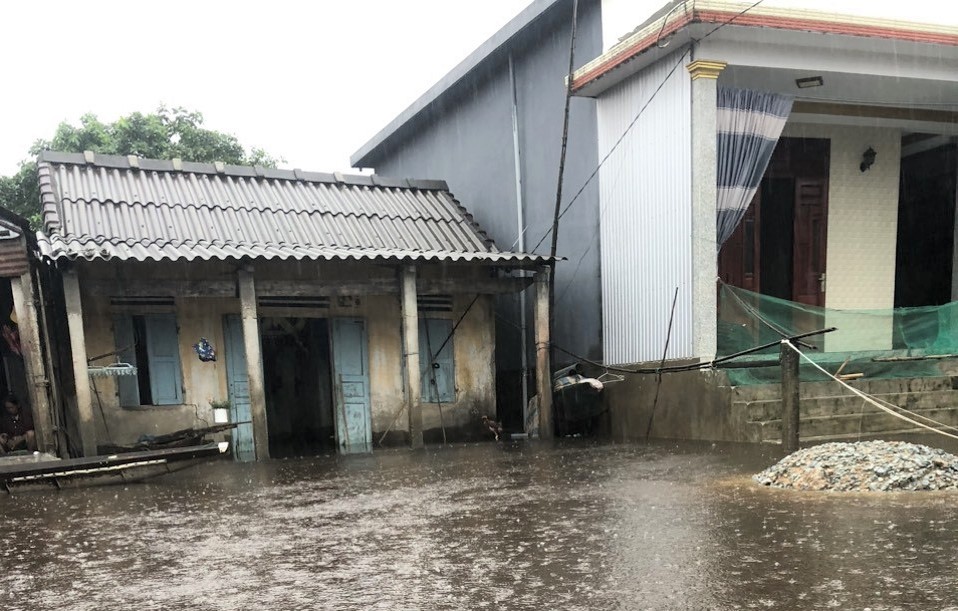 Thừa Thi&ecirc;n - Huế: C&oacute; nơi ngập s&acirc;u đến 1,3 m do mưa lũ, một số trường học đ&oacute;ng cửa - Ảnh 6.
