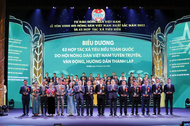 Tôn vinh 100 nông dân Việt Nam xuất sắc và biểu dương 63 hợp tác xã tiêu biểu toàn quốc