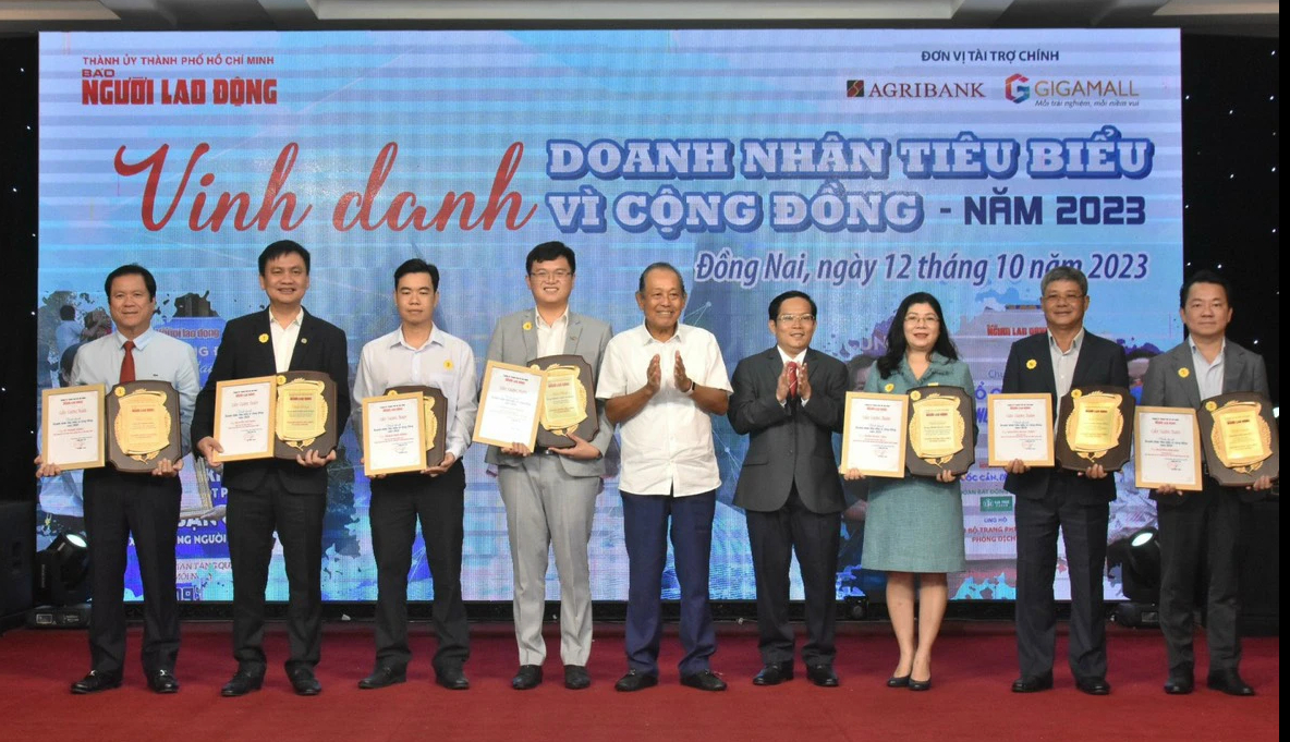 T&ocirc;n vinh đ&oacute;ng g&oacute;p của đội ngũ doanh nh&acirc;n - Ảnh 1.