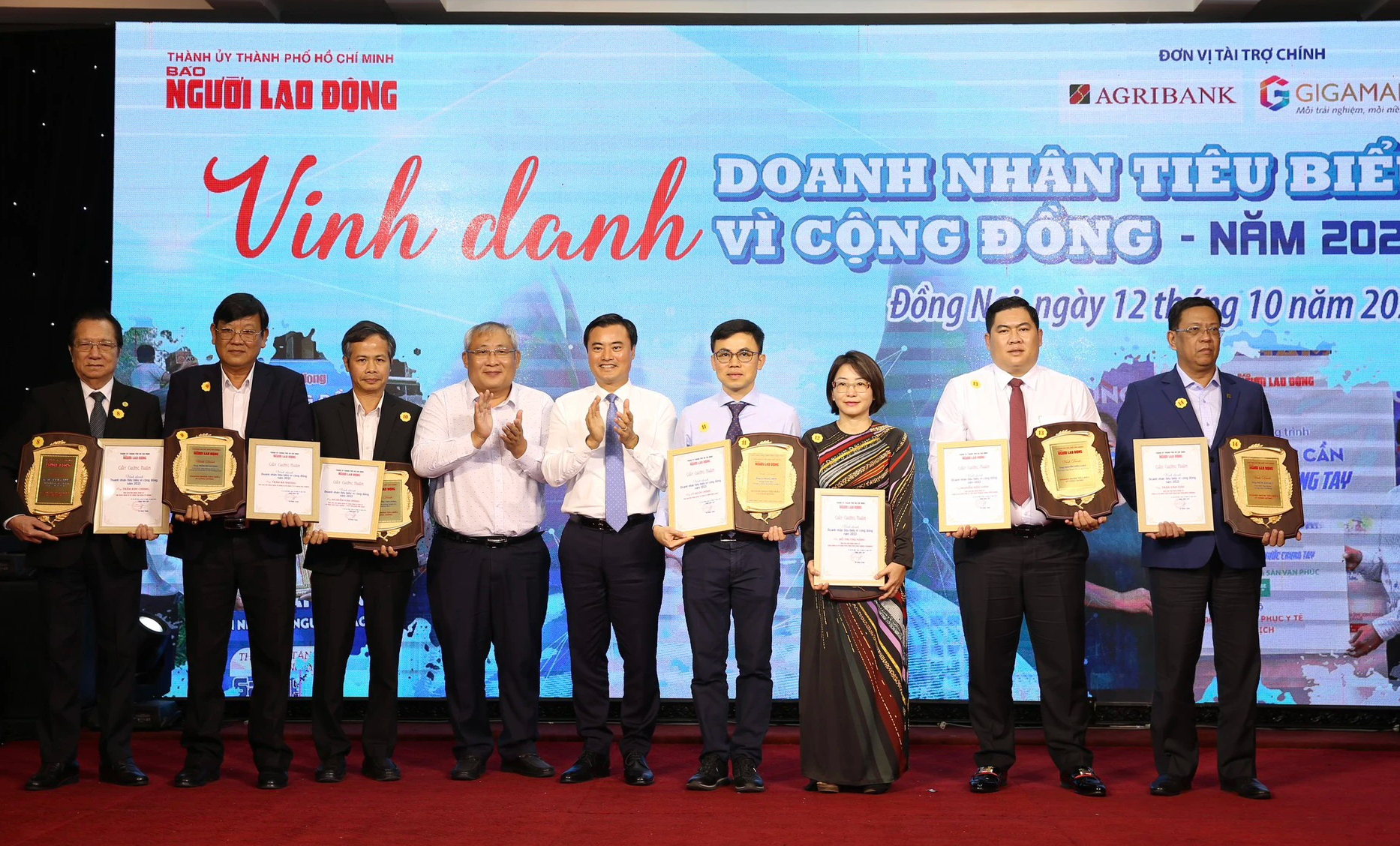 T&ocirc;n vinh đ&oacute;ng g&oacute;p của đội ngũ doanh nh&acirc;n - Ảnh 3.