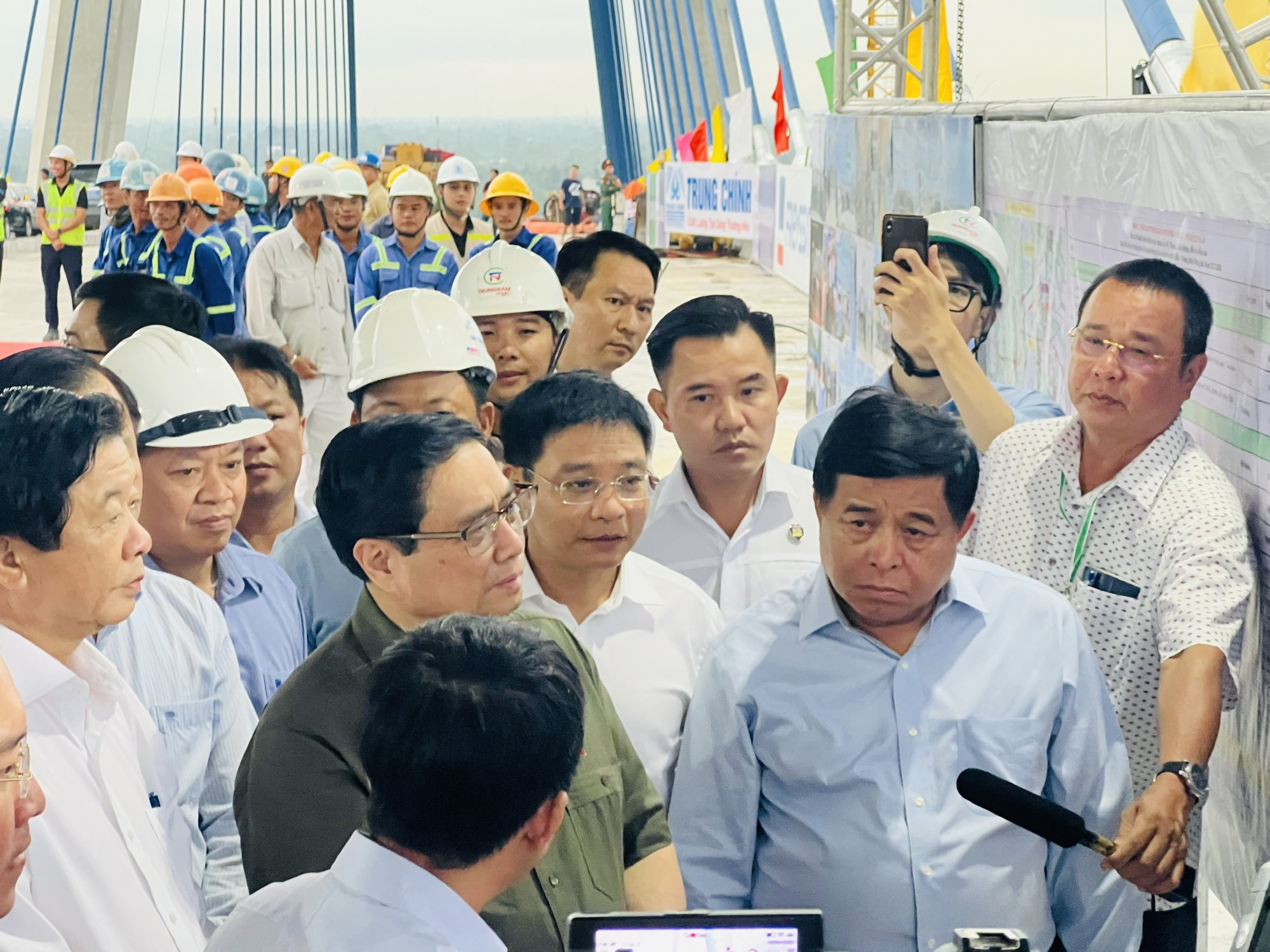 Thủ tướng Phạm Minh Chính dự lễ hợp long cầu Mỹ Thuận 2