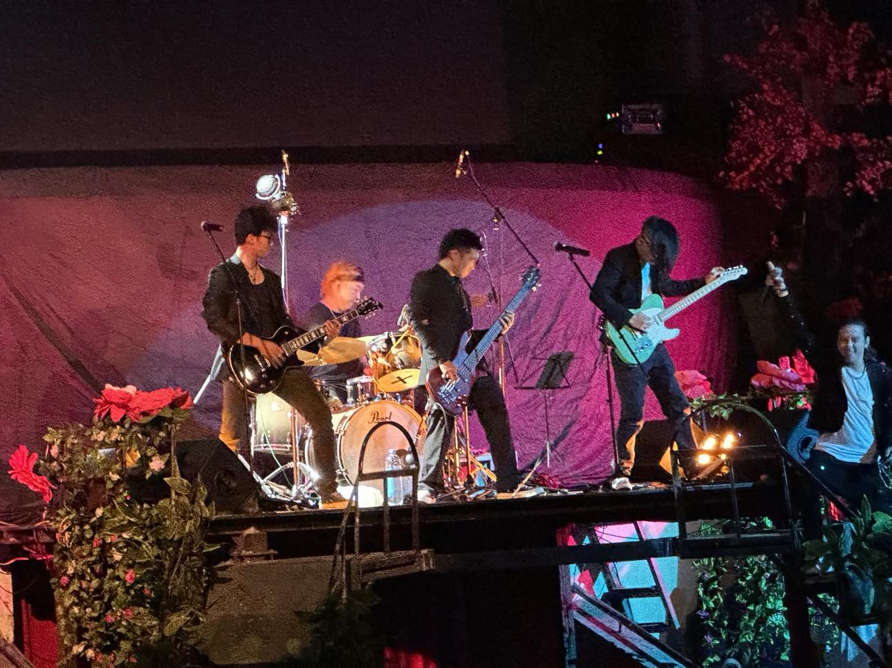 Kh&aacute;n giả reo h&ograve;, cổ vũ chương tr&igrave;nh xiếc v&agrave; rock Thi&ecirc;n thần l&ecirc;n n&uacute;i - Ảnh 6.