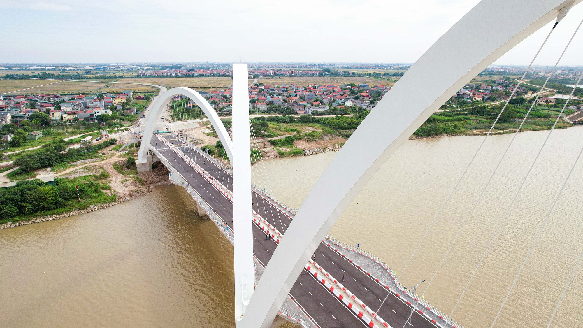 Chi&ecirc;m ngưỡng c&acirc;y cầu v&ograve;m th&eacute;p cao nhất Việt Nam - Ảnh 6.