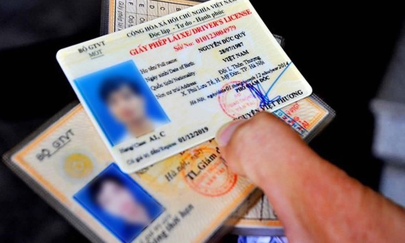TP HCM: Người d&acirc;n đổ x&ocirc; đi đổi giấy ph&eacute;p l&aacute;i xe, Sở GTVT n&oacute;i g&igrave;? - Ảnh 1.