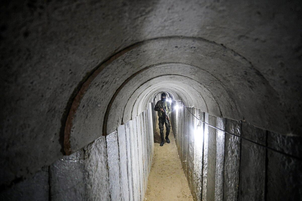 Đưa qu&acirc;n v&agrave;o Gaza, Israel đối đầu vũ kh&iacute; lợi hại của Hamas - Ảnh 1.