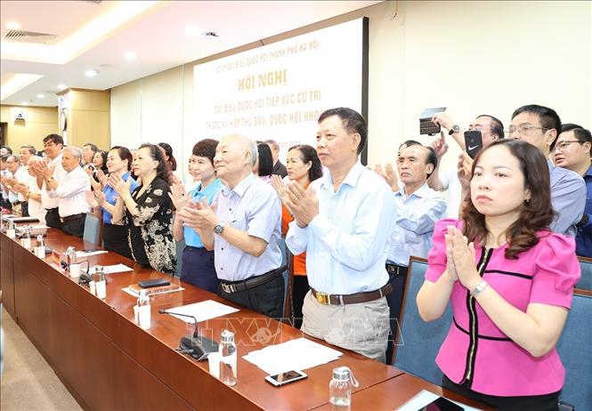 Những h&igrave;nh ảnh Tổng B&iacute; thư Nguyễn Ph&uacute; Trọng tiếp x&uacute;c cử tri - Ảnh 4.