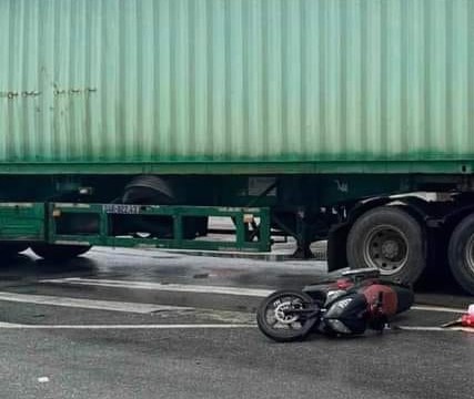 Gặp nạn trên đường chở cháu đến trường, ông bị thương, cháu 4 tuổi tử vong